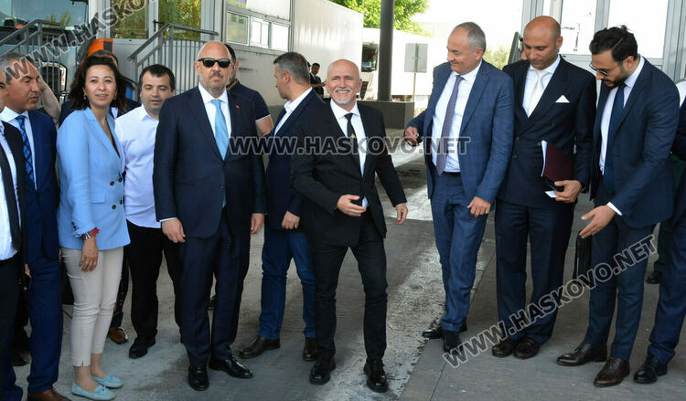 Увеличават капацитета на пропуск за камионите от Турция 