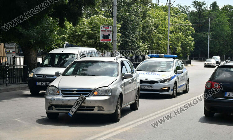 Катастрофа при обратен завой в центъра на Хасково