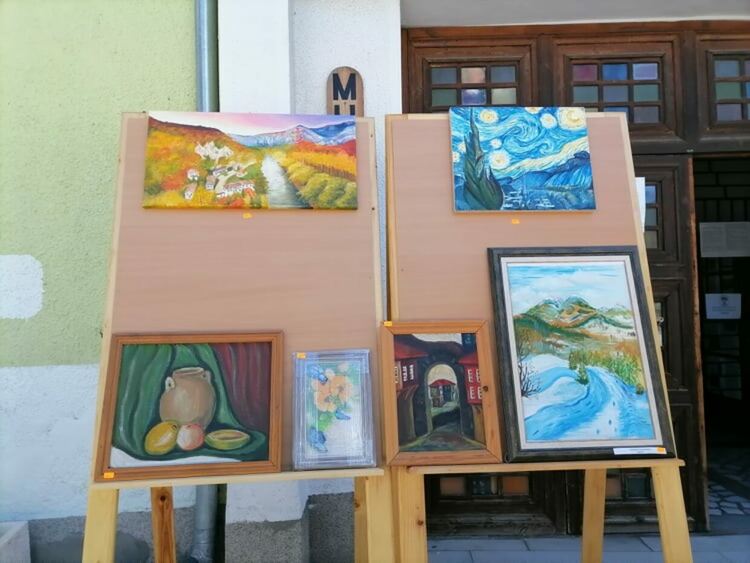 855 лева събра благотворителна изложба-базар за малката Никол в Девин