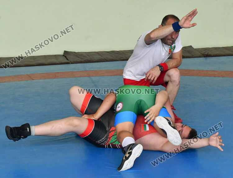 Започна турнирът по борба за деца за Купа „Хасково“