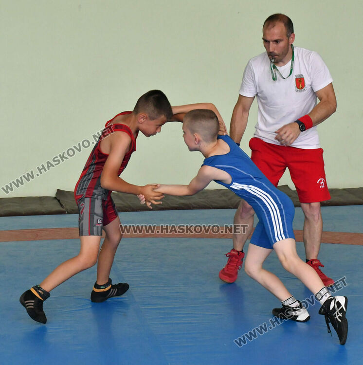 Започна турнирът по борба за деца за Купа „Хасково“