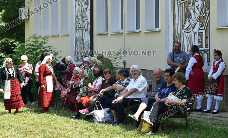 Двудневен празник на фолклора започна в с.Крепост