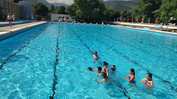 Градският плувен комплекс в Асеновград вече е отворен официално 