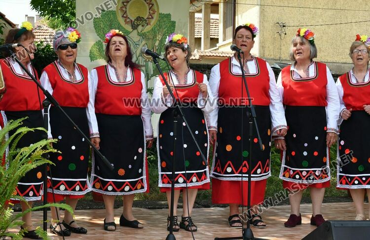 Двудневен празник на фолклора започна в с.Крепост