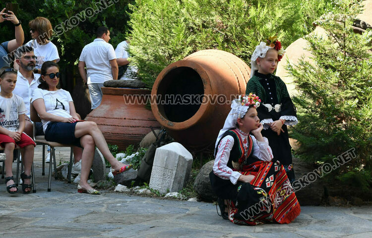  Конкурсът „Талантите на Хасково„ събра в двора на музея млади певци и музиканти