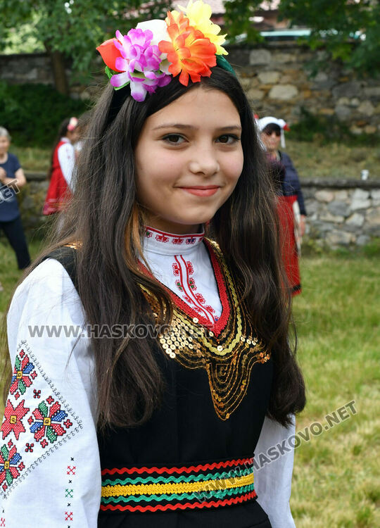 Двудневен празник на фолклора започна в с.Крепост