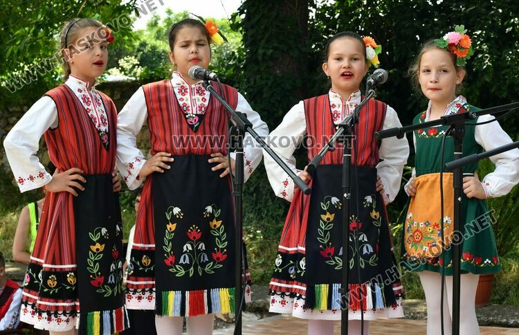 Двудневен празник на фолклора започна в с.Крепост