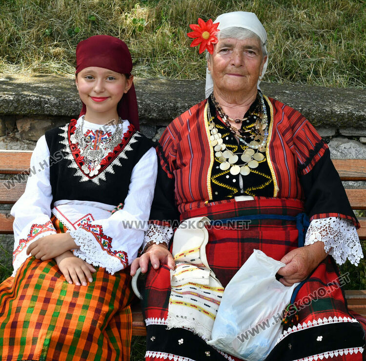 Двудневен празник на фолклора започна в с.Крепост