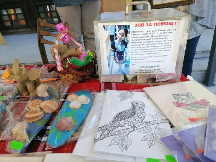 855 лева събра благотворителна изложба-базар за малката Никол в Девин