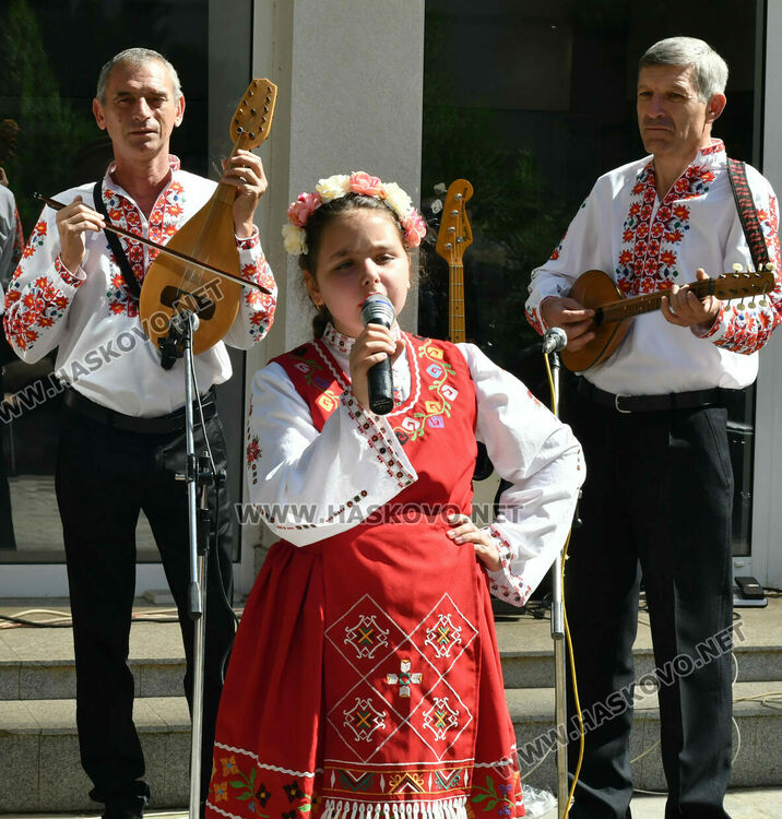  Конкурсът „Талантите на Хасково„ събра в двора на музея млади певци и музиканти