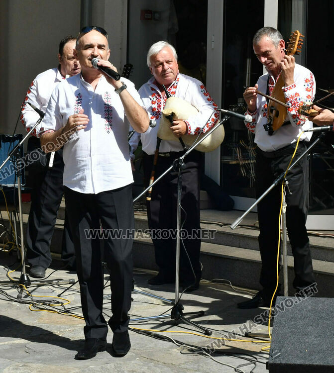  Конкурсът „Талантите на Хасково„ събра в двора на музея млади певци и музиканти