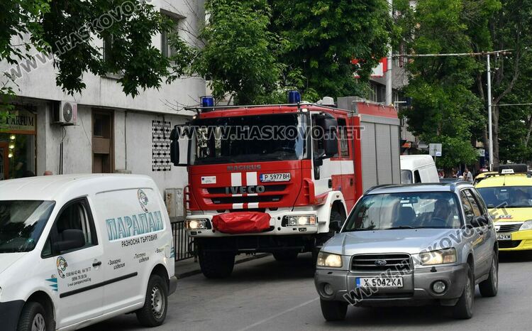 Обезопасиха сграда около автогарата заради падащи парчета от покрива й