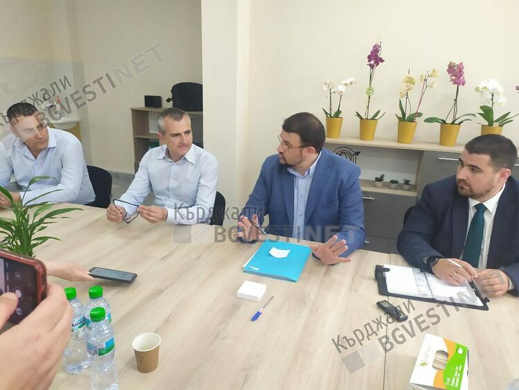 Депутати от „Продължаваме промяната”:Инфраструктурата на Кърджали е в трагично състояние, защо кърджалийци не протестират срещу кмета?