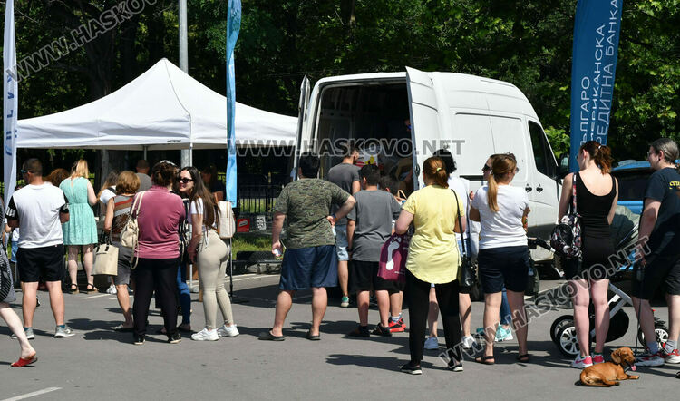 Раздават книги срещу пластмасови капачки