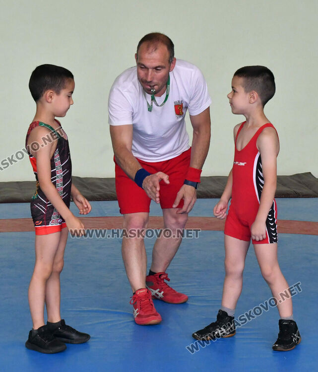 Започна турнирът по борба за деца за Купа „Хасково“