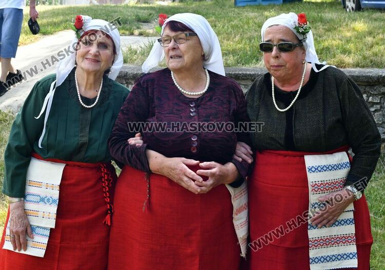 Двудневен празник на фолклора започна в с.Крепост