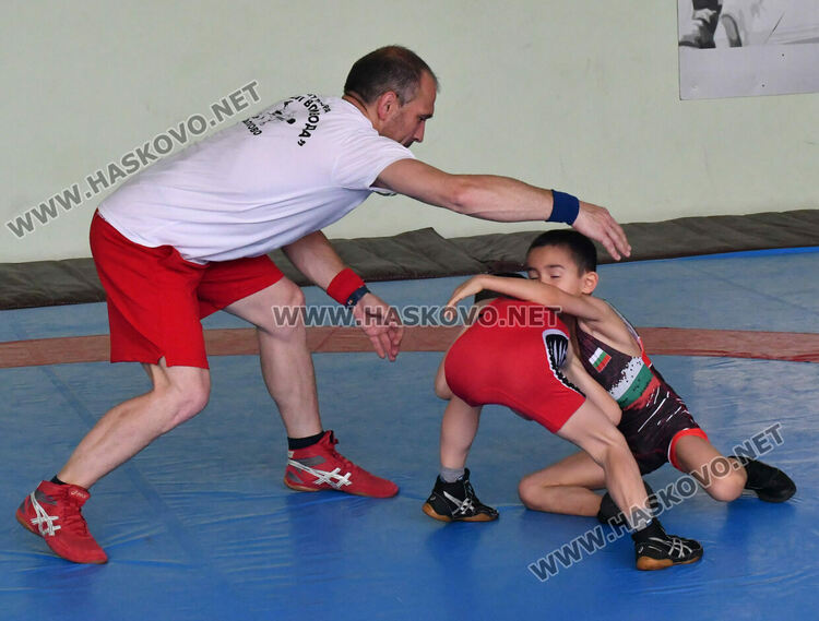 Започна турнирът по борба за деца за Купа „Хасково“