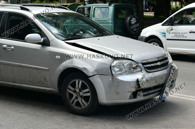 Катастрофа при обратен завой в центъра на Хасково