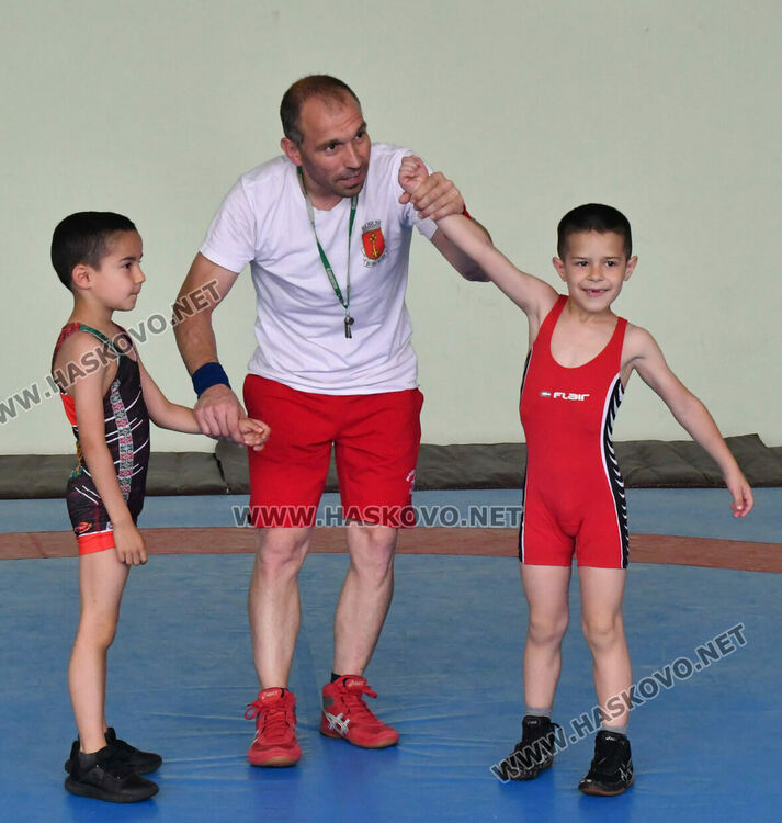 Започна турнирът по борба за деца за Купа „Хасково“