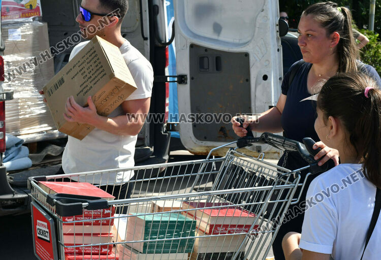 Раздават книги срещу пластмасови капачки