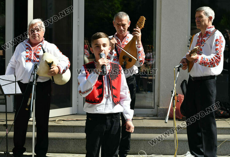  Конкурсът „Талантите на Хасково„ събра в двора на музея млади певци и музиканти