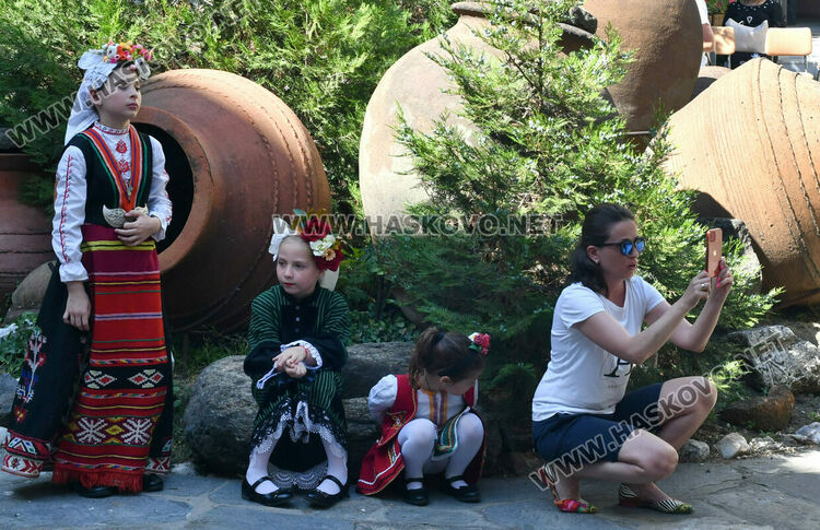  Конкурсът „Талантите на Хасково„ събра в двора на музея млади певци и музиканти