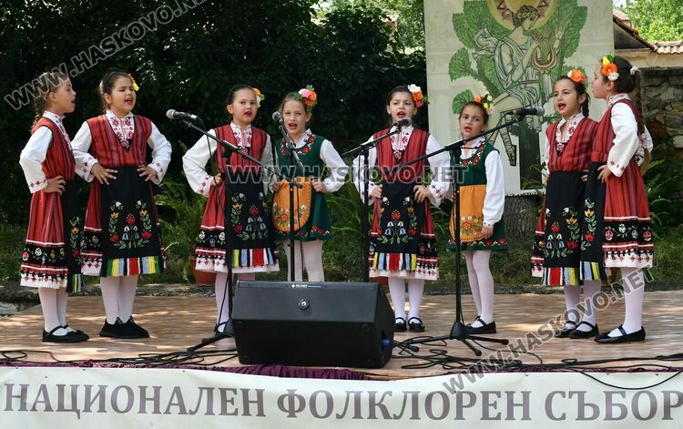 Двудневен празник на фолклора започна в с.Крепост