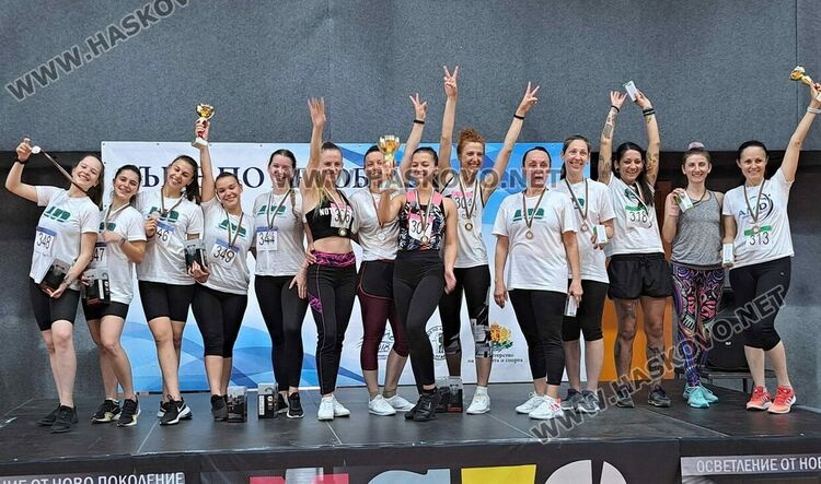  „Виолена“ на почетната стълбица на Държавното отборно по аеробика със сребърната купа