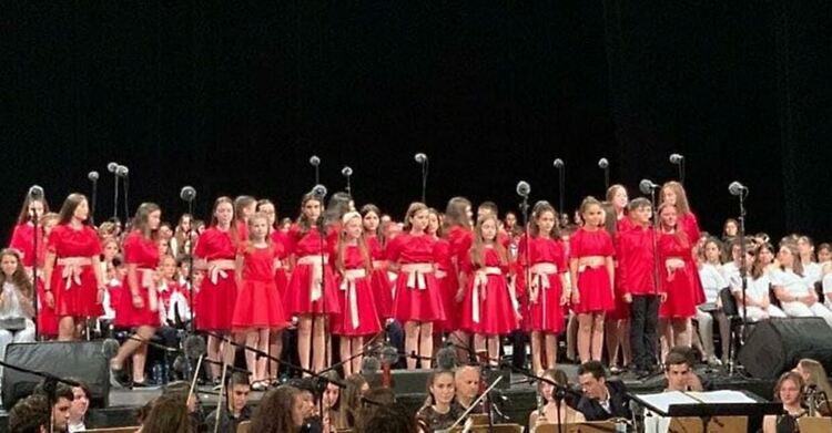 Песните от детството: Прекрасно изпълнение на Детският хор на България с участието на хор &bdquo;Орфей&ldquo;