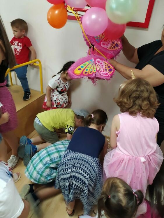 Празник с тема "Вълшебен и приказен детски свят" в Център за ранно детско развитие-Асеновград