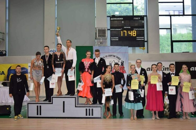 Над 200 участници събра в Смолян Националния турнир по спортни танци