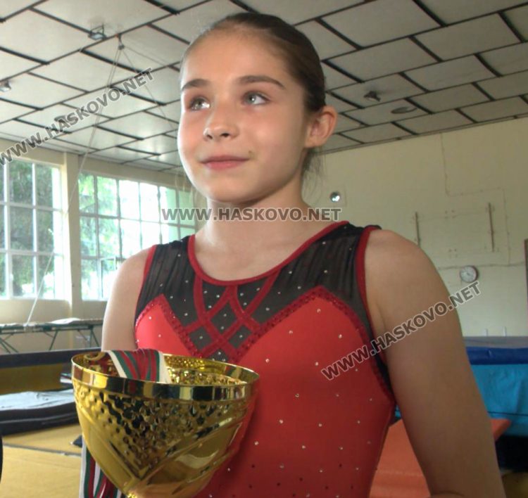Кристин Кръстева стана шампионка на държавното по спортна гимнастика