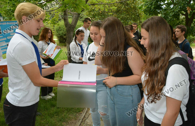 Атрактивни специалности в Царската гимназия представиха на седмокласниците настоящите ученици