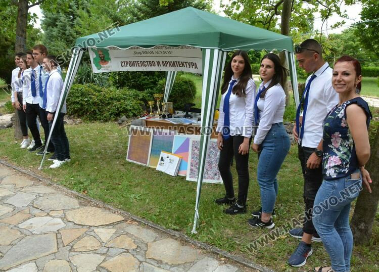 Атрактивни специалности в Царската гимназия представиха на седмокласниците настоящите ученици