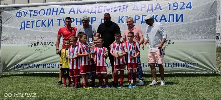 Младите футболисти на Хасково спечелиха купа от турнир в Пловдив