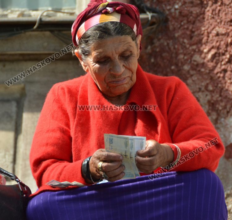 Започна изплащането на пенсии в Хасково, без струпване пред пощата