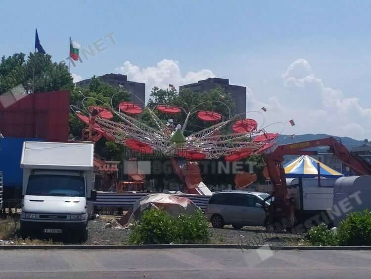 Луна парк радва децата на Кърджали, набира все повече посетители