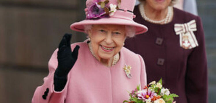 Кралица Елизабет Втора през очите на един перничанин