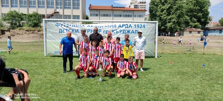 Младите футболисти на Хасково спечелиха купа от турнир в Пловдив