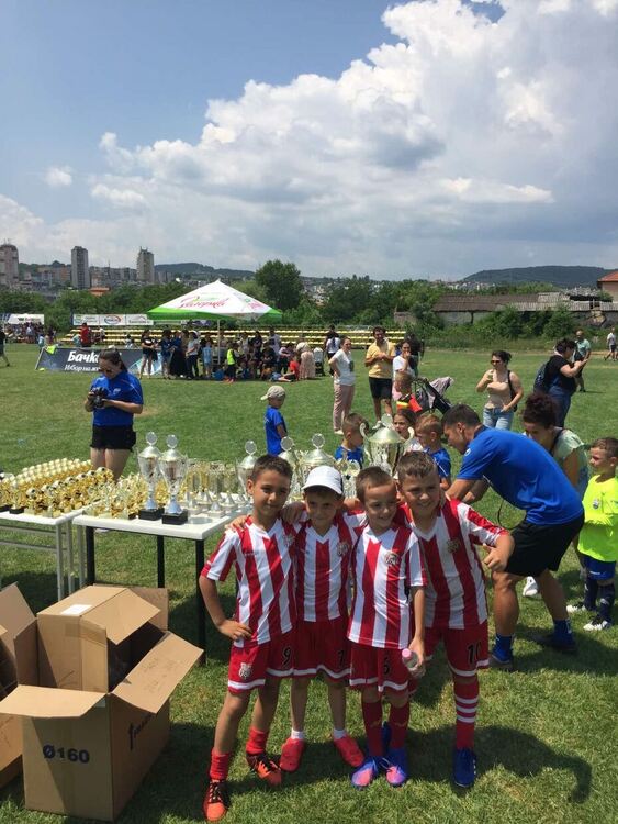 Младите футболисти на Хасково спечелиха купа от турнир в Пловдив