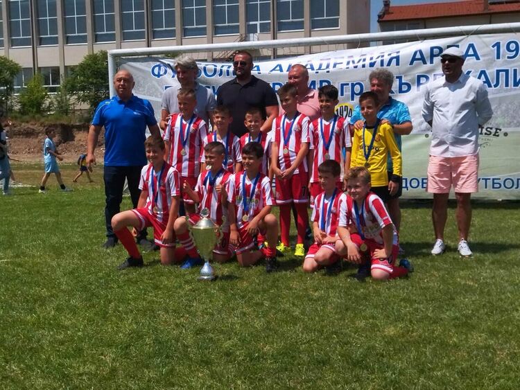 Младите футболисти на Хасково спечелиха купа от турнир в Пловдив