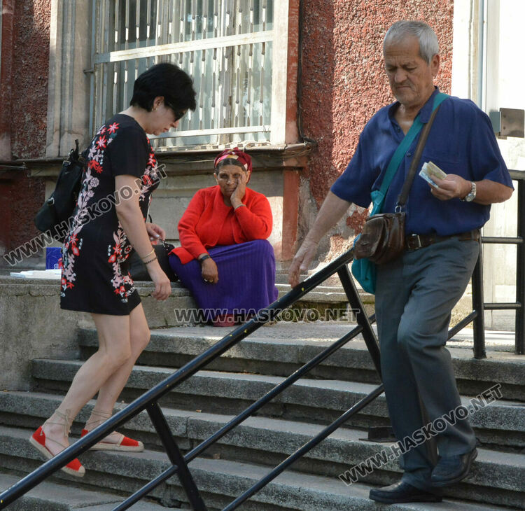 Започна изплащането на пенсии в Хасково, без струпване пред пощата