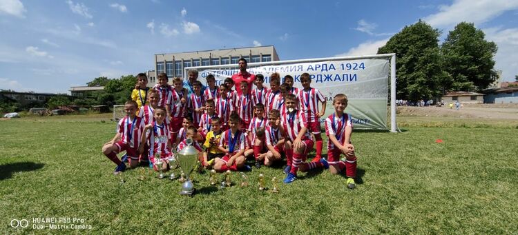 Младите футболисти на Хасково спечелиха купа от турнир в Пловдив