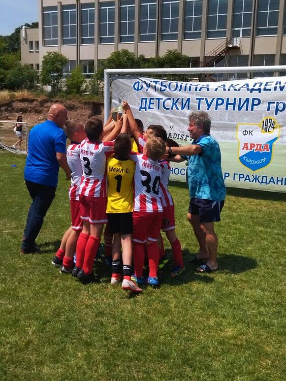 Младите футболисти на Хасково спечелиха купа от турнир в Пловдив