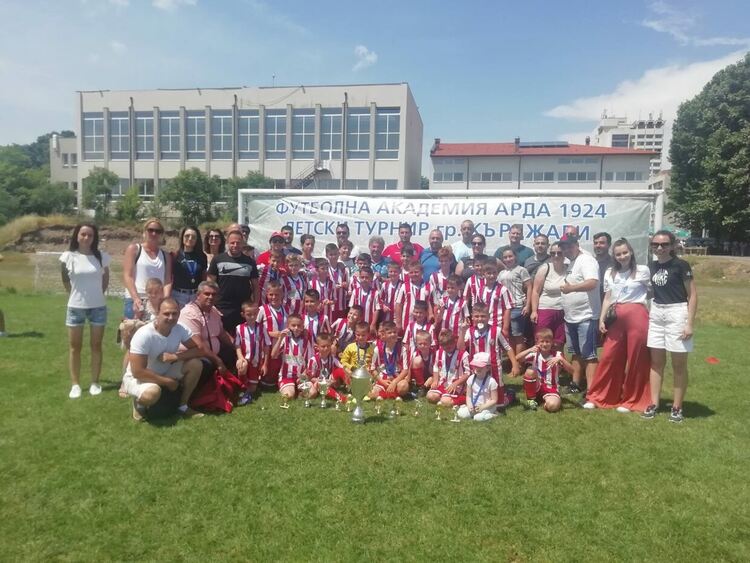 Младите футболисти на Хасково спечелиха купа от турнир в Пловдив