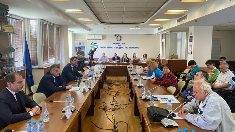КЕВР потвърди 3,3% поскъпване на тока и 39,26% на топлинната енергия от 1 юли