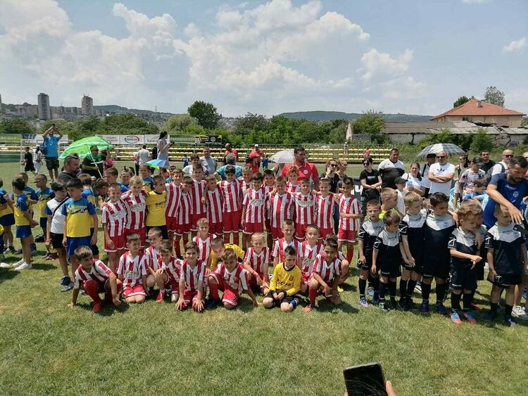 Младите футболисти на Хасково спечелиха купа от турнир в Пловдив