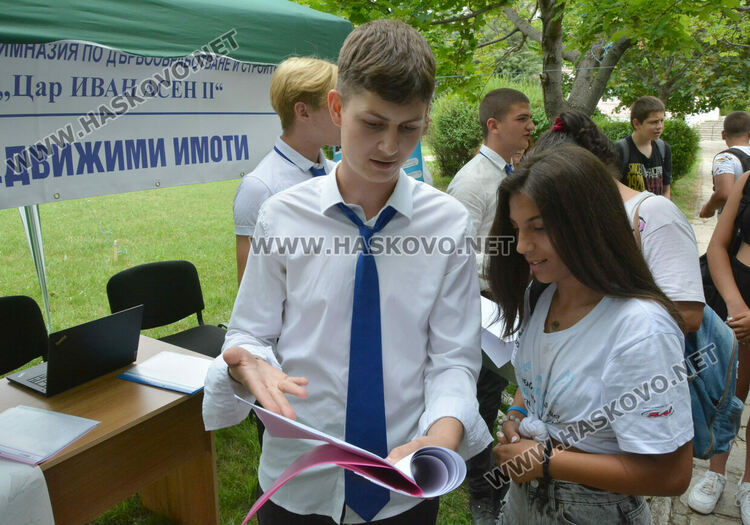 Атрактивни специалности в Царската гимназия представиха на седмокласниците настоящите ученици