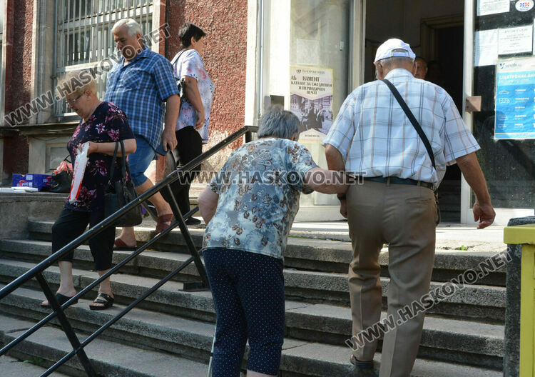 Започна изплащането на пенсии в Хасково, без струпване пред пощата