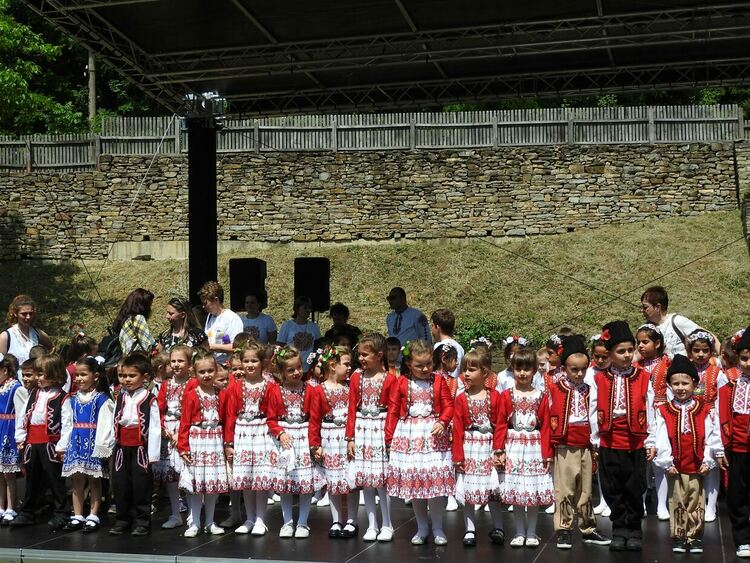 Деца от Асеновград с награда от престижен фестивал